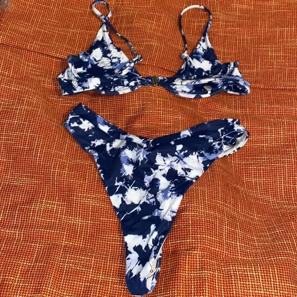 Woman’s 2 Pc Swimsuit Medium Blue and White - Picture 5 of 7